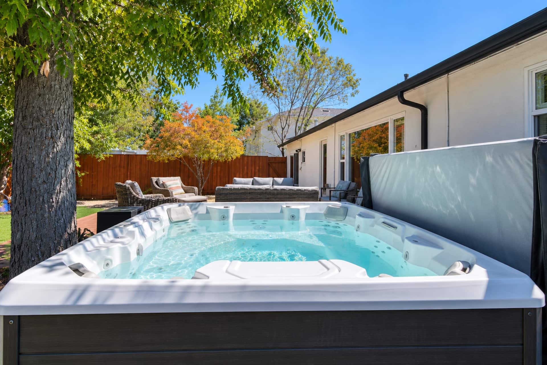 Cheerful 3BR Bar, Jacuzzi & Kids Treehouse