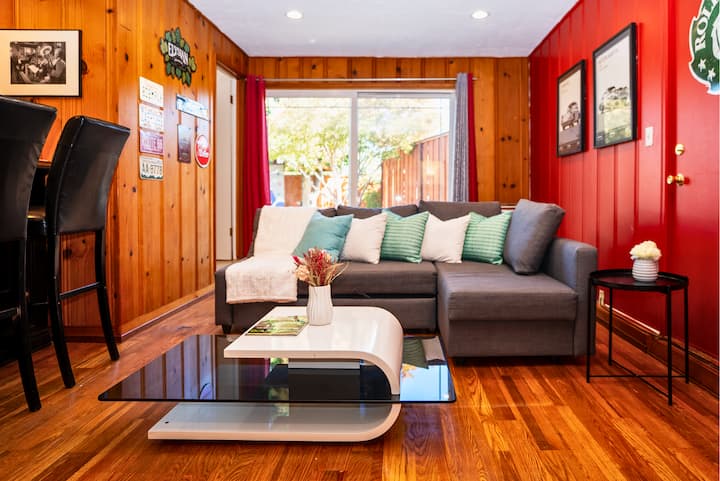 Cheerful 3br With Bar, Jacuzzi & Kids Treehouse - Los Gatos, CA