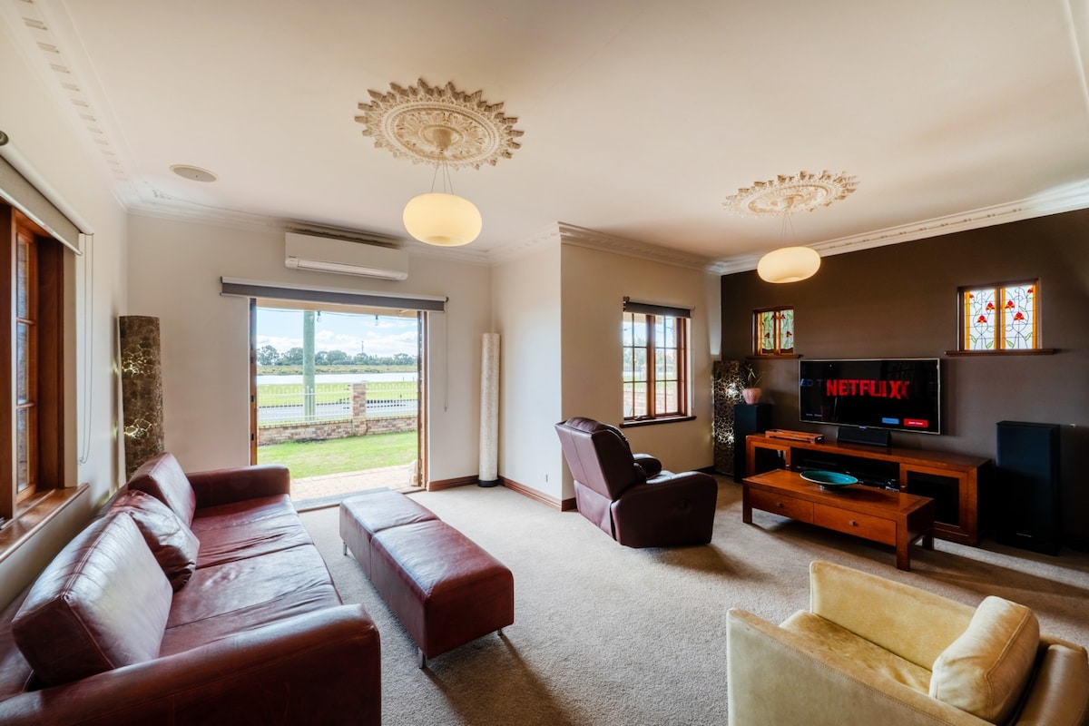 Top Airbnb: Bunbury Bliss - Views and Vibes in City Of Bunbury