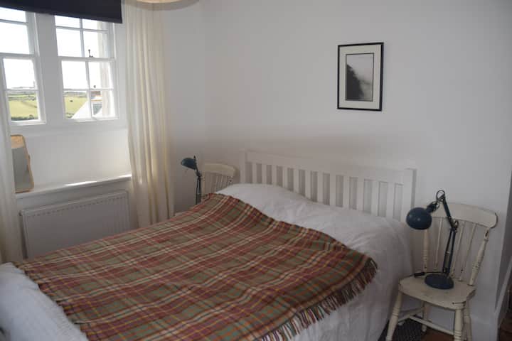 Predivna spavaća soba s vlastitom kupaonicom.