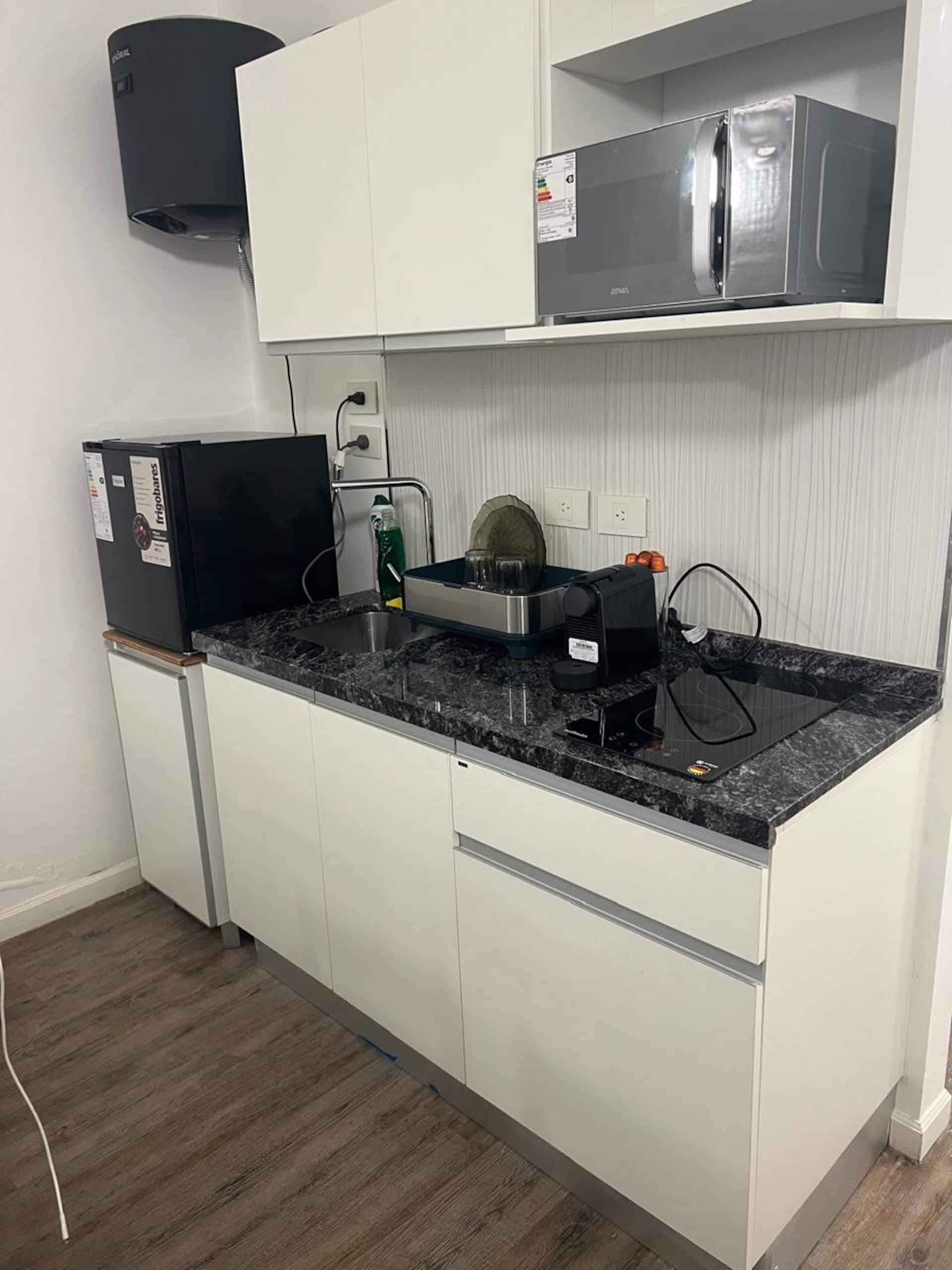 Modern one-bedroom apartment in Monserrat