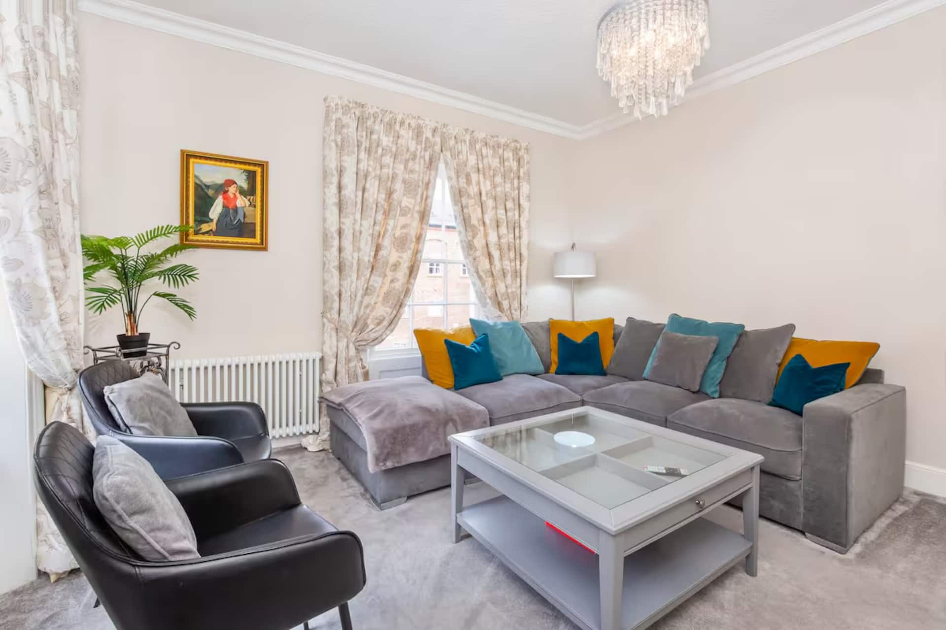 George Street Boutique Apartment 2- Free Parking!