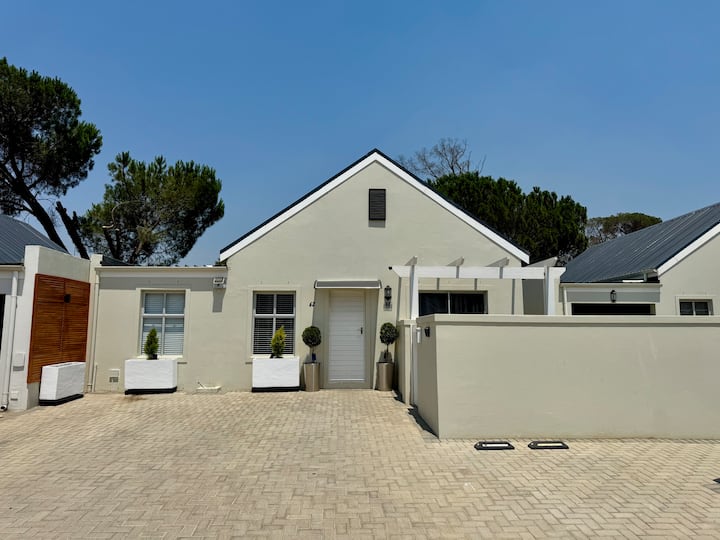 Avalon House 4 Bed 4 Bathr Gated Estate Sleeps 8 - Stellenbosch