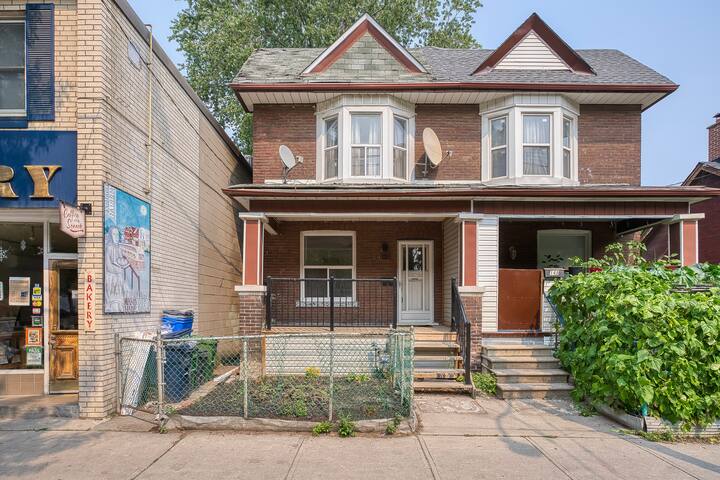 Stylish 4BR Urban Retreat in Riverside gallery image 2