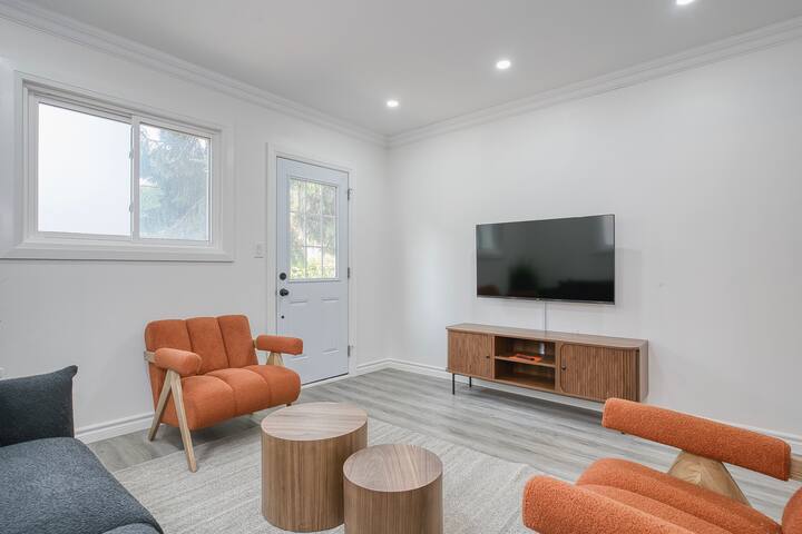 Stylish 4BR Urban Retreat in Riverside gallery image 3