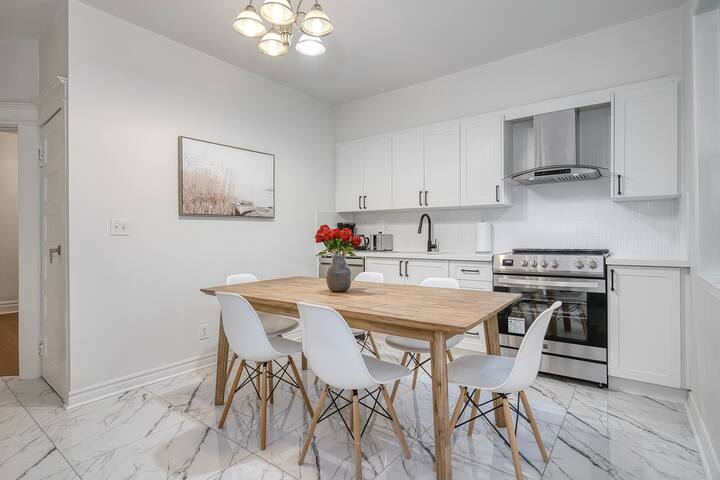 Stylish 4BR Urban Retreat in Riverside gallery image 4