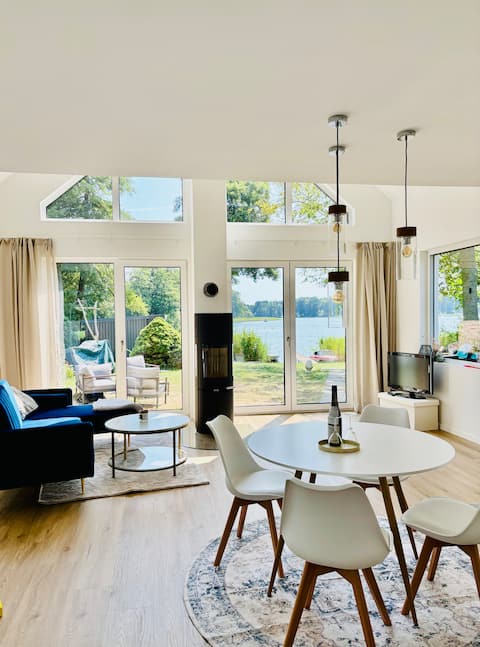 Top performing Airbnb: SeeYou - Modern cottage right on the lake in Rheinsberg