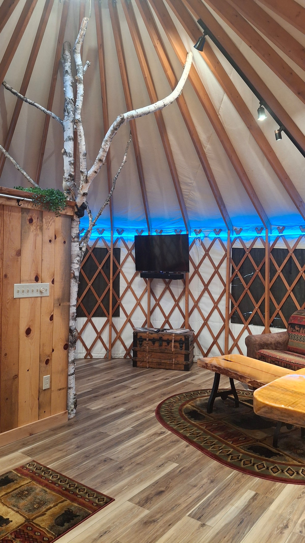 Red Arrow Yurt kayaks included - Yurts for Rent in Minerva