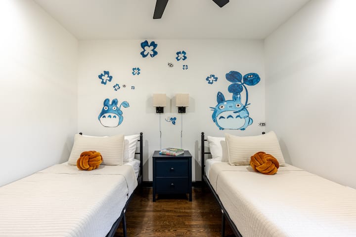 გაუკეთეთ სიურპრიზი პატარა სტუმრებს ტოტოროს თემატური საძინებლით.