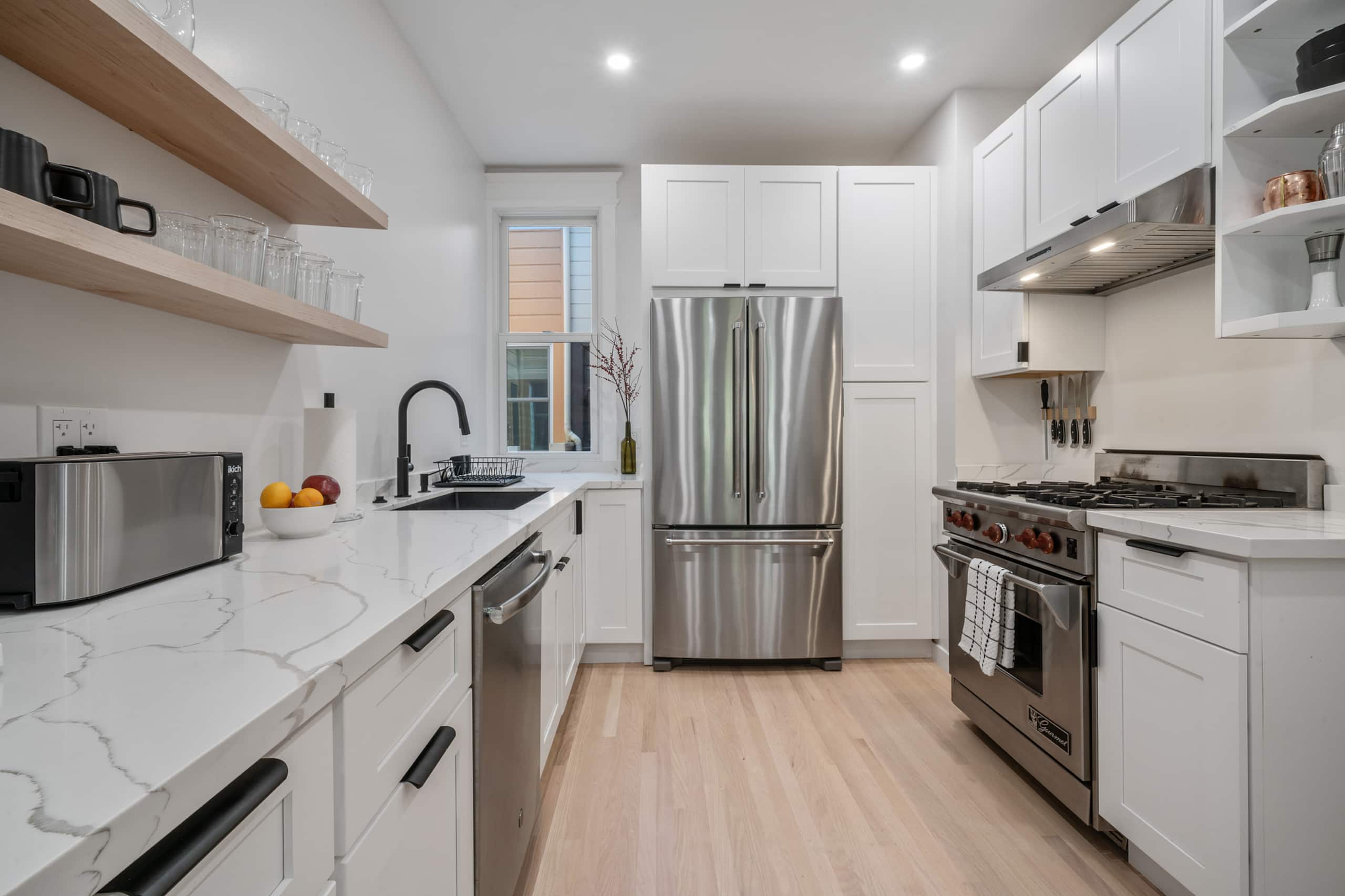 Condo in San Francisco · ★5.0 · 3 bedrooms · 3 beds · 1.5 baths - Image 4