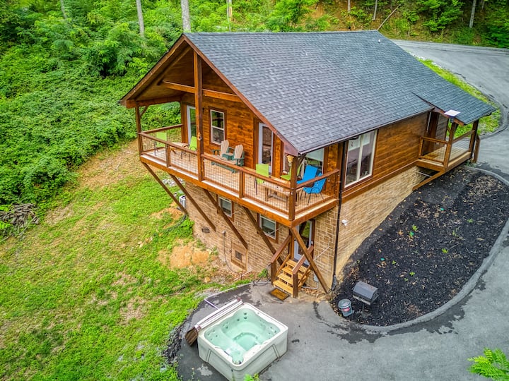 Cozy Critter Hollow- Sleep 8/hot Tub/private/games - Tennessee