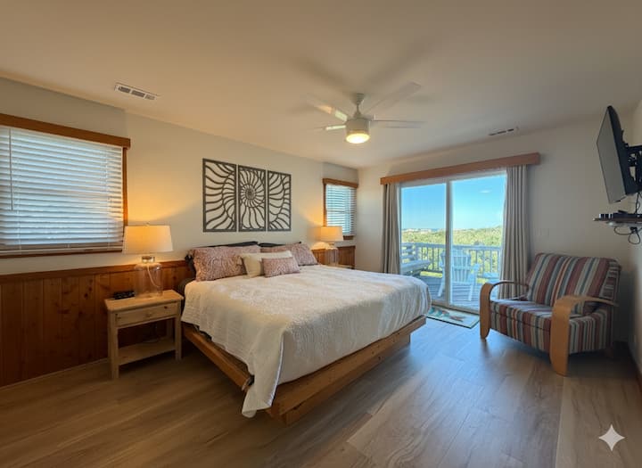 Spacious, ensuite primary bedroom on main floor