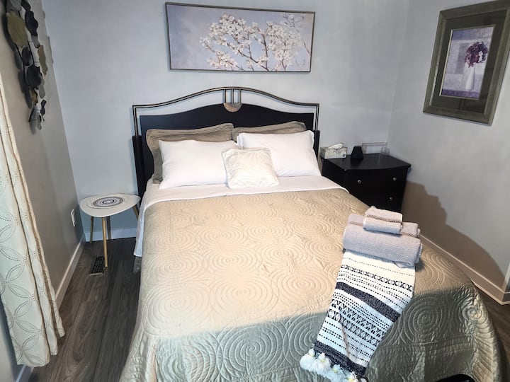 Extra comfortable queen size memory foam mattress for a rejuvenating sleep
