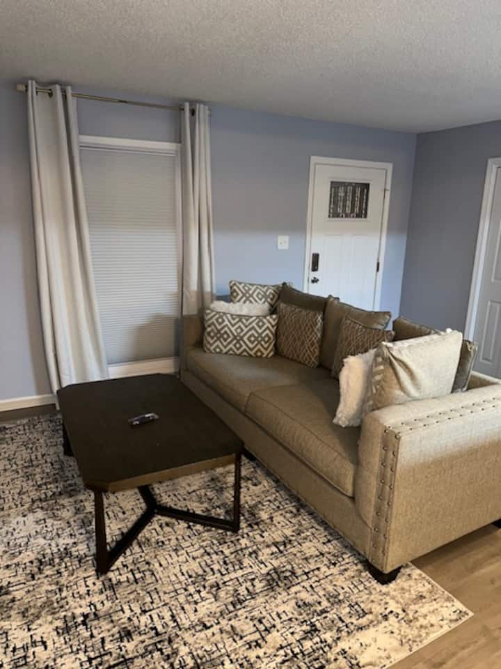 Cozy 3br Retreat In Charlotte - Charlotte, NC
