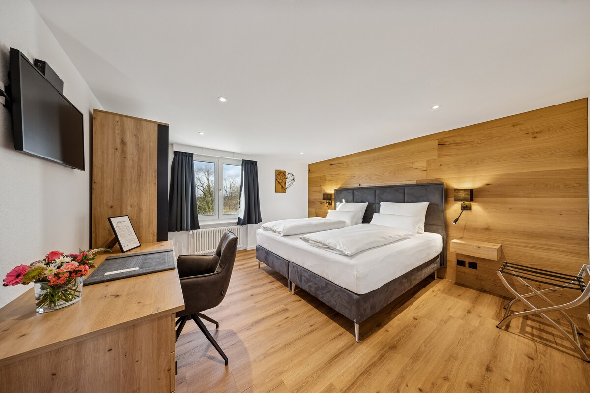 Dormitorio 1 cama tamaño king 200 x 200 cm 