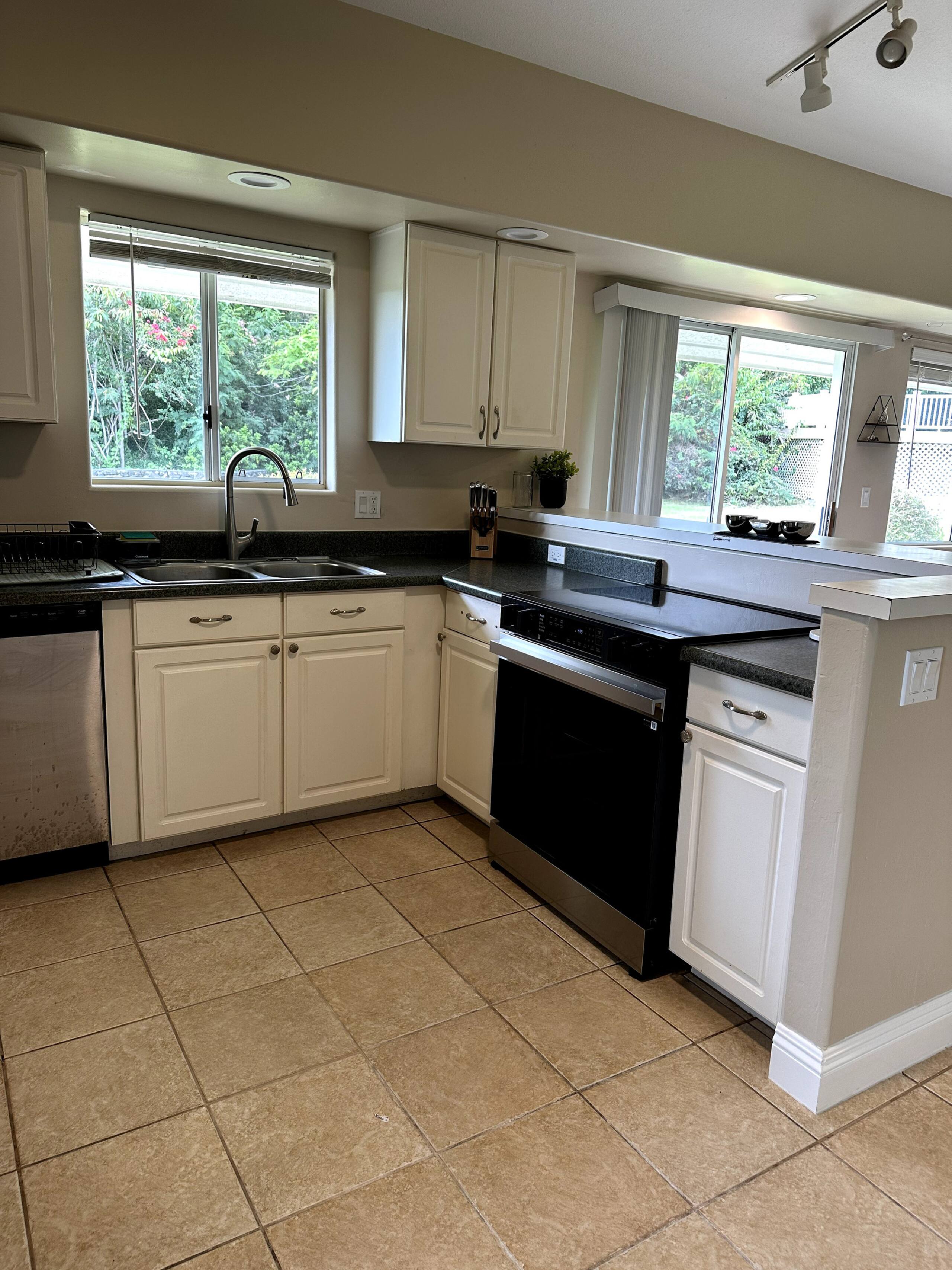 Home in Kailua-Kona · ★4.96 · 2 bedrooms · 4 beds · 2 private baths - Image 8