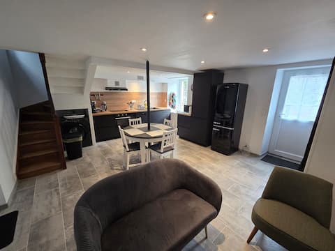 Top Airbnb: South-facing exhibition house 5 m from the sea in La Hague