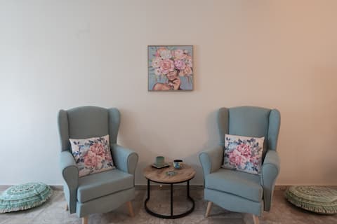 Popular Airbnb listing: 3BR Private House w/ 3 Bathrooms & Amazing Balcony in ΚΟΙΛΗΣ