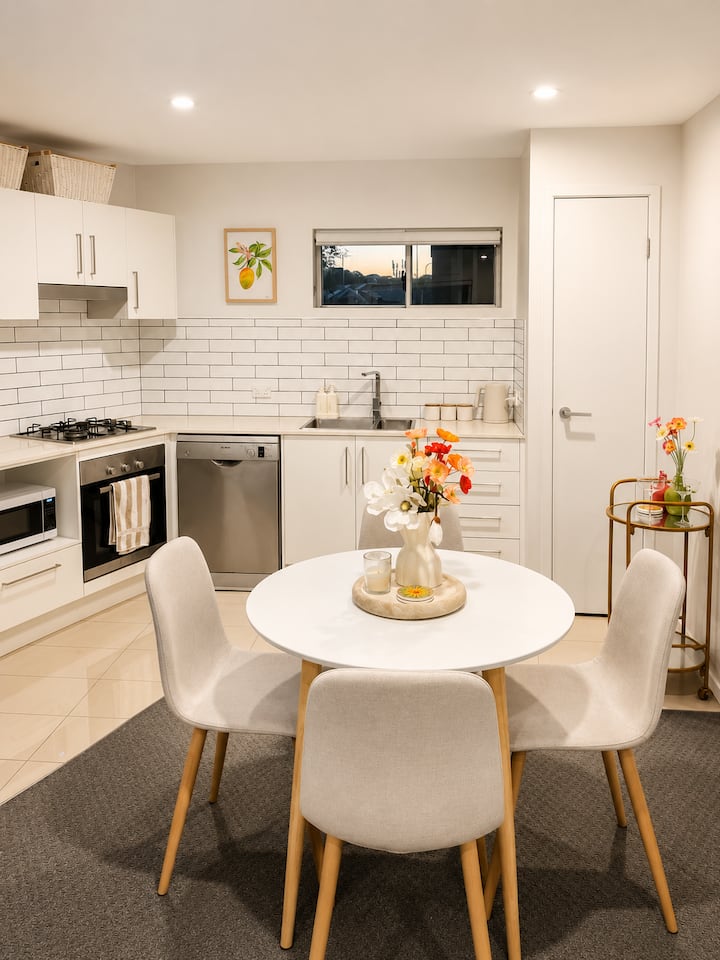 Stylish Albion Apartment - In The Heart Of It All - Newstead