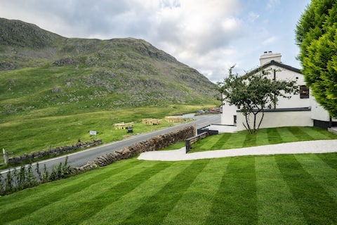 6* Lake District Mountain Top Lodge with full Spa