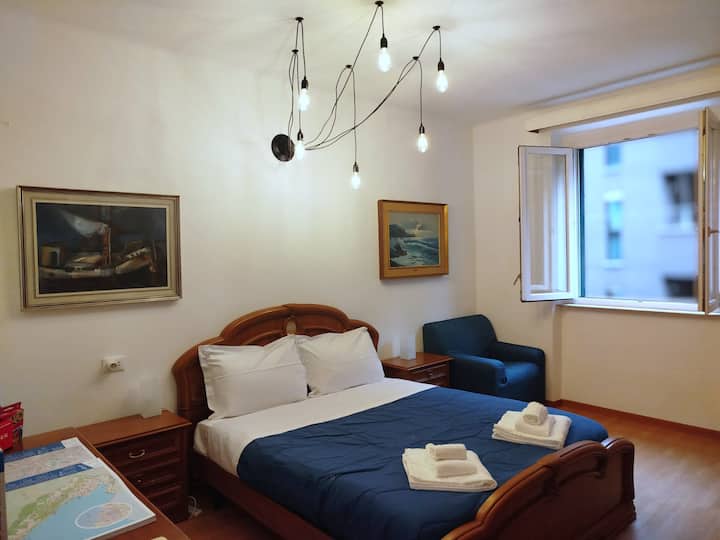 Quiet 2-bedroom Apartment Near Centre - 트리에스테