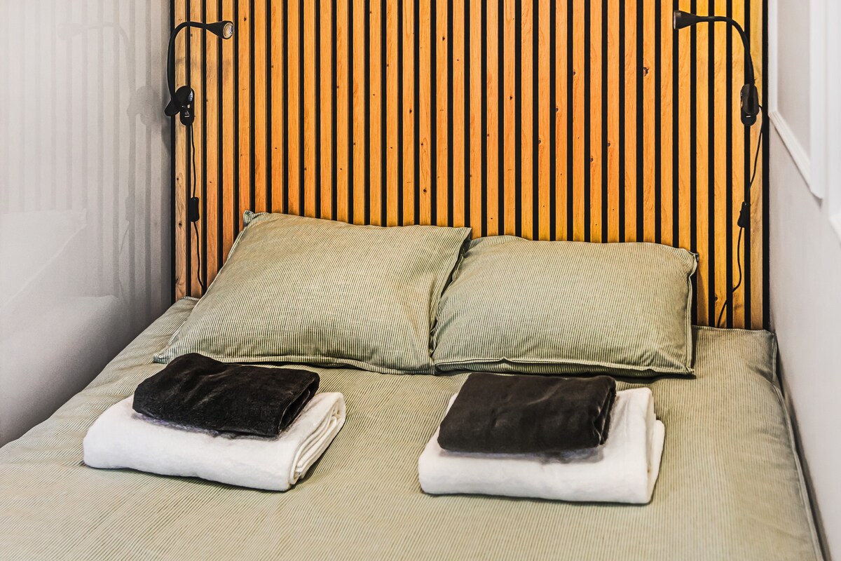 Იდეალური, ორადგილიანი საწოლი.