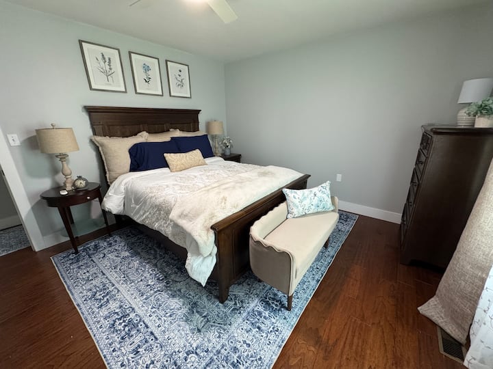 Bračni krevet (160x200), za 2 osobe.