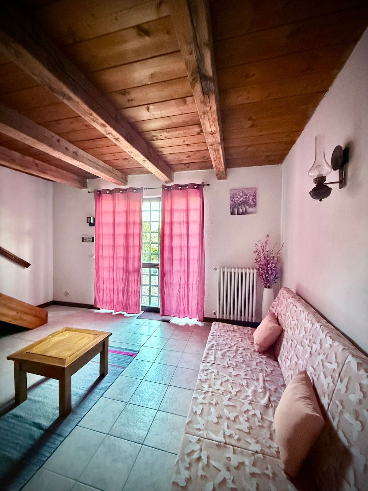 Successful Airbnb property: Agriturismo Corte Sakura pink apartment in Montefiascone