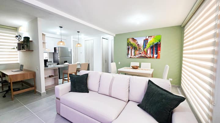 Дневна соба со кауч на спуштање и клима-уред 