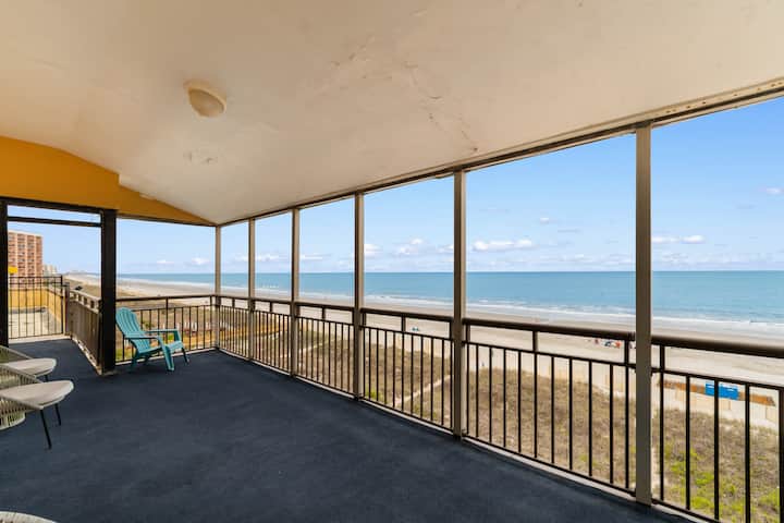 Bright Oceanfront Ph- Pools, Tiki Bar, Breakfast - North Myrtle Beach, SC