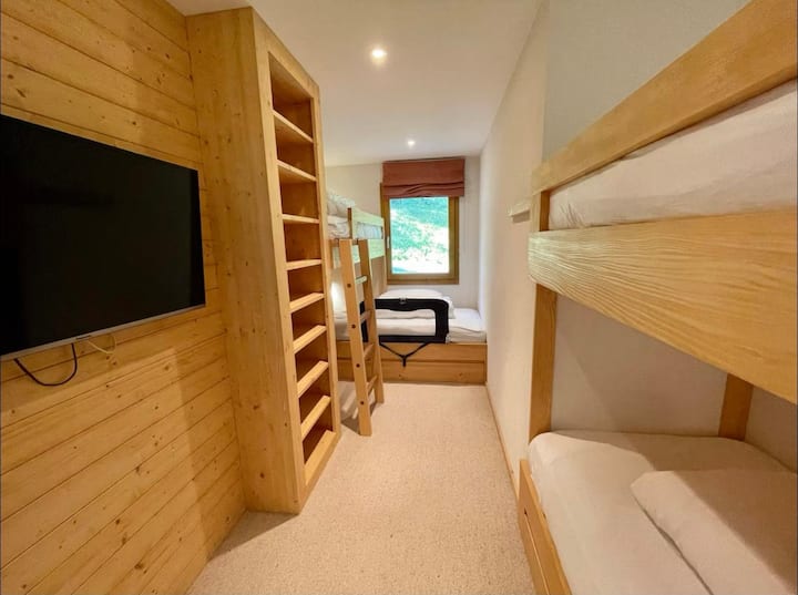 חדר אורחים/ילדים עם מיטות קומתיים