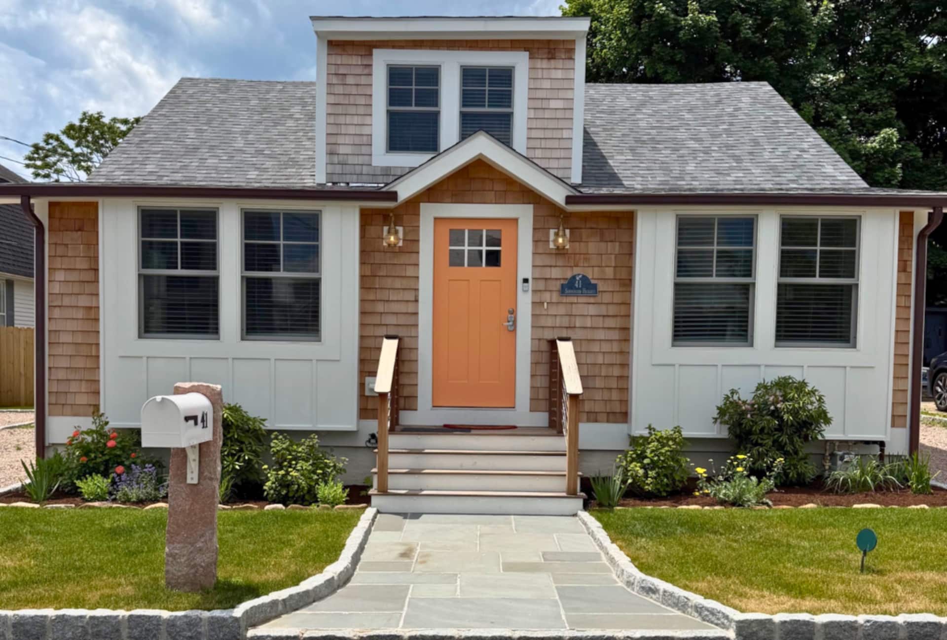 5* Branford Cottage with access to Owenego Club.