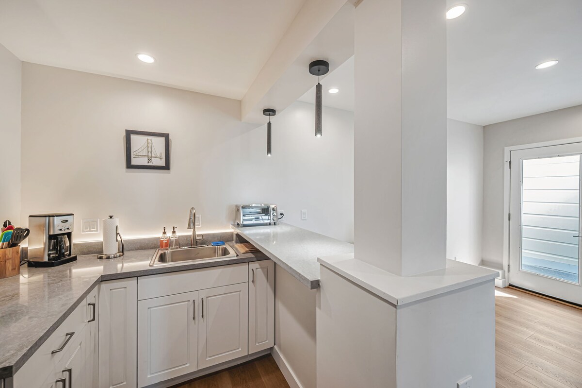 Successful Airbnb property: Ocean view apartment in Parkside