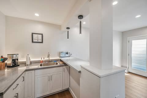 Successful Airbnb property: Ocean view apartment in Parkside