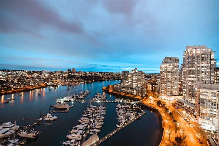 On Seawall/pool/hot Tub/parking/fast Wifi - Vancouver