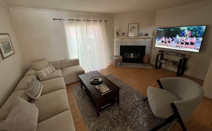 Cheerful 3 Bedroom Townhouse - Waterloo