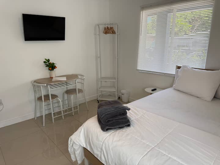 Cozy Studio Wi-fi, Parking | Near Design & Wynwood - Miami, FL