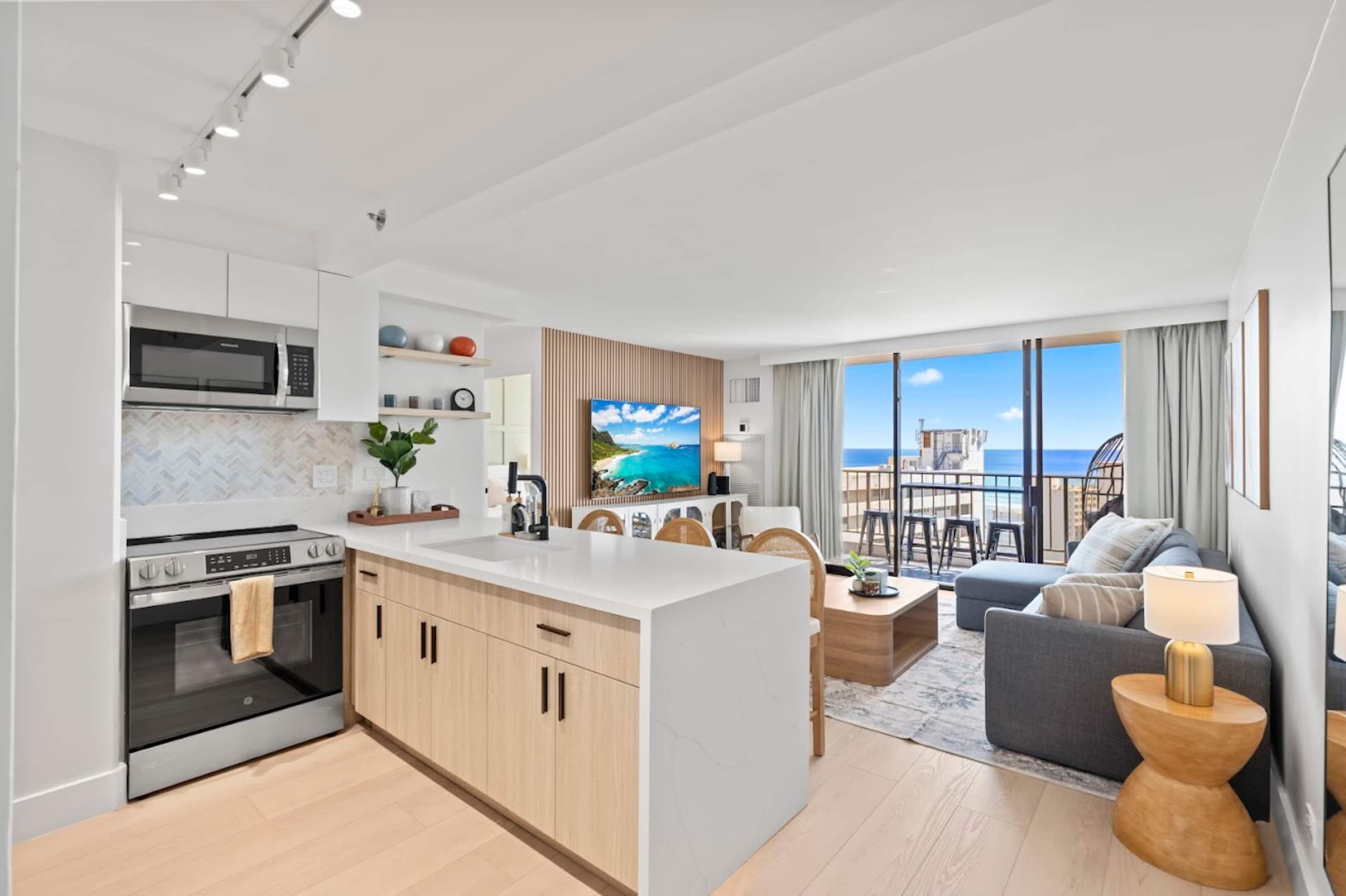 28FL-Upscale Ocean & Diamond Head View-1BR/Parking - Image 1