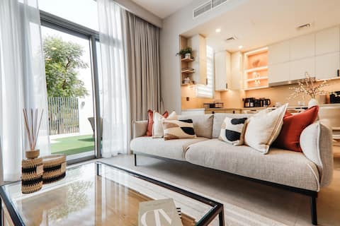 Top performing Airbnb: Stylish 4BD Villa | Opposite Lagoon Pool & Park in Wadi Al Safa 5
