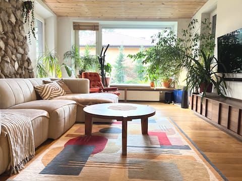 Successful Airbnb property: Sunny house with a Jacuzzi in the garden in Wawer