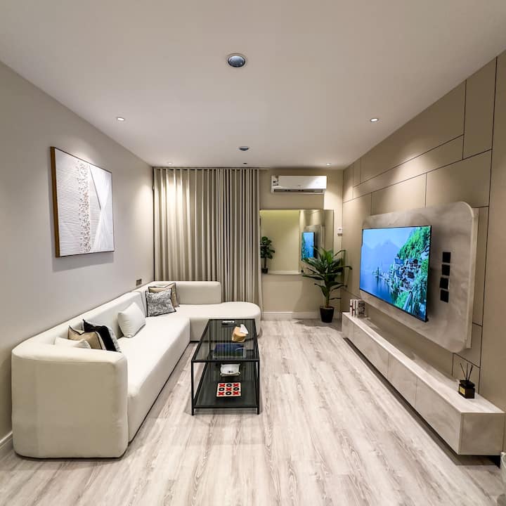 Stylish 1br | Boulevard View |  Self-entry - Riad