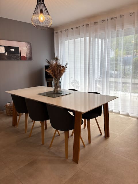 "Aux Jolis Lauriers" House