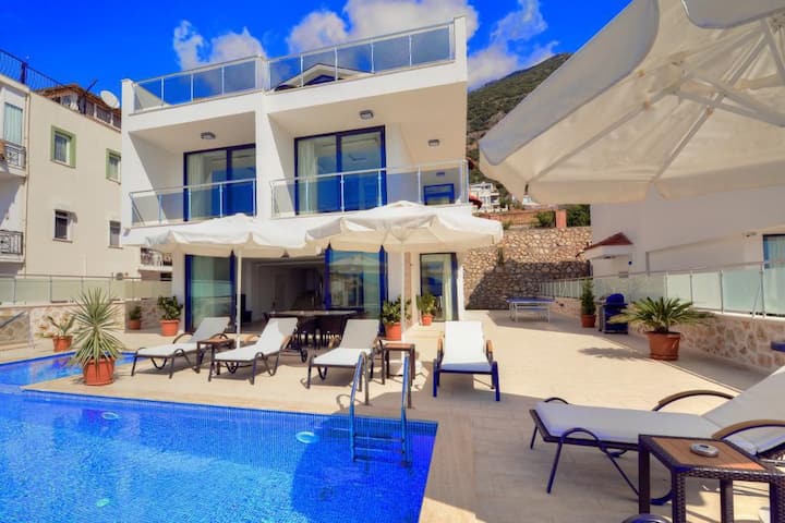 Deniz Manzaralı 8 Kişilik Merkezi Villa 07-5001 - Kalkan