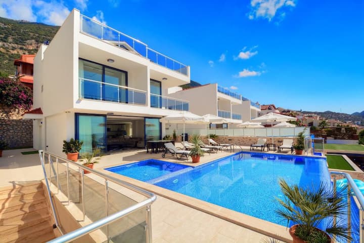 Deniz Manzaralı 8 Kişilik Merkezi Villa 07-5004 - Kalkan