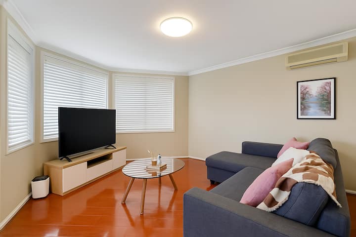 Beautiful Glenwood 3br Home | Parking + Backyard - Blacktown