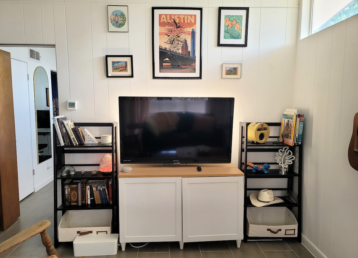 Popular Airbnb listing: Love Letter to Austin - Duplex with Big Yard in Highland