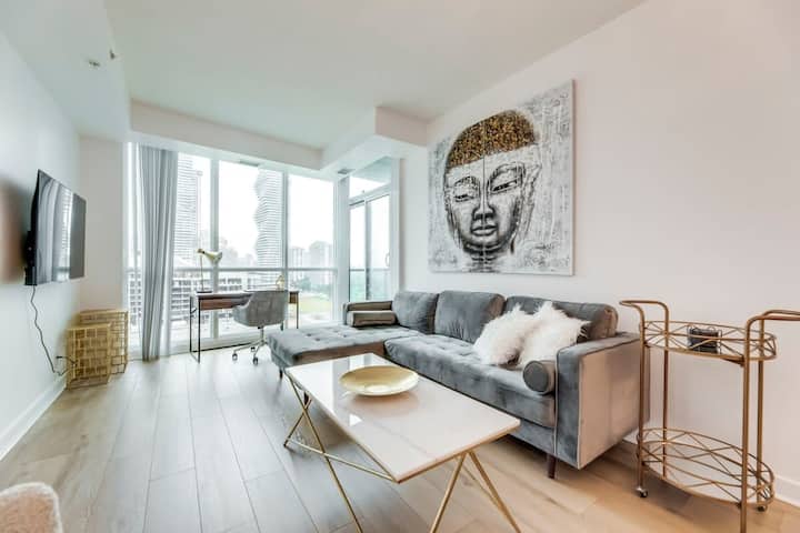 Modern 2 Bedroom Haven Steps From Square One - Mississauga