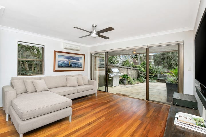 North Sydney- Mortn - Morton Street - Sunny 2br Apartment With Courtyard, Bbq Air Conditioning - North Sydney