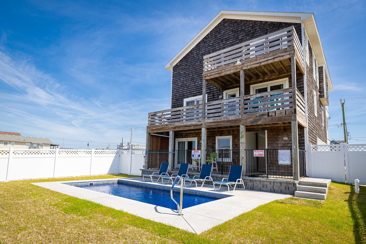 Spacious KDH Getaway with Pool, Near Beach