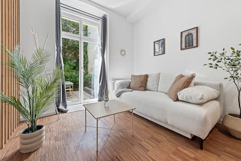 Top performing Airbnb: Central & Peaceful Apartment with Terrace in Ottakring